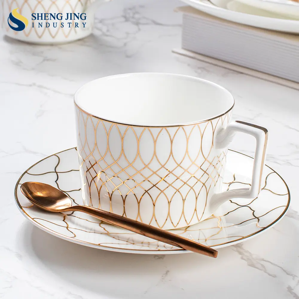 Hoge Kwaliteit Moderne Eenvoudige Bone China Goud Servies Keramische Kop Schotel Set Voor Bruiloft Restaurant Thuis