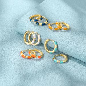 Pendientes CANNER, Aros Colgantes de Bambú Personalizados, Flor Colorida, Pequeños y Delicados, Hechos a Mano en 2023, con Esmalte Azul Tiffany - Product Image 3
