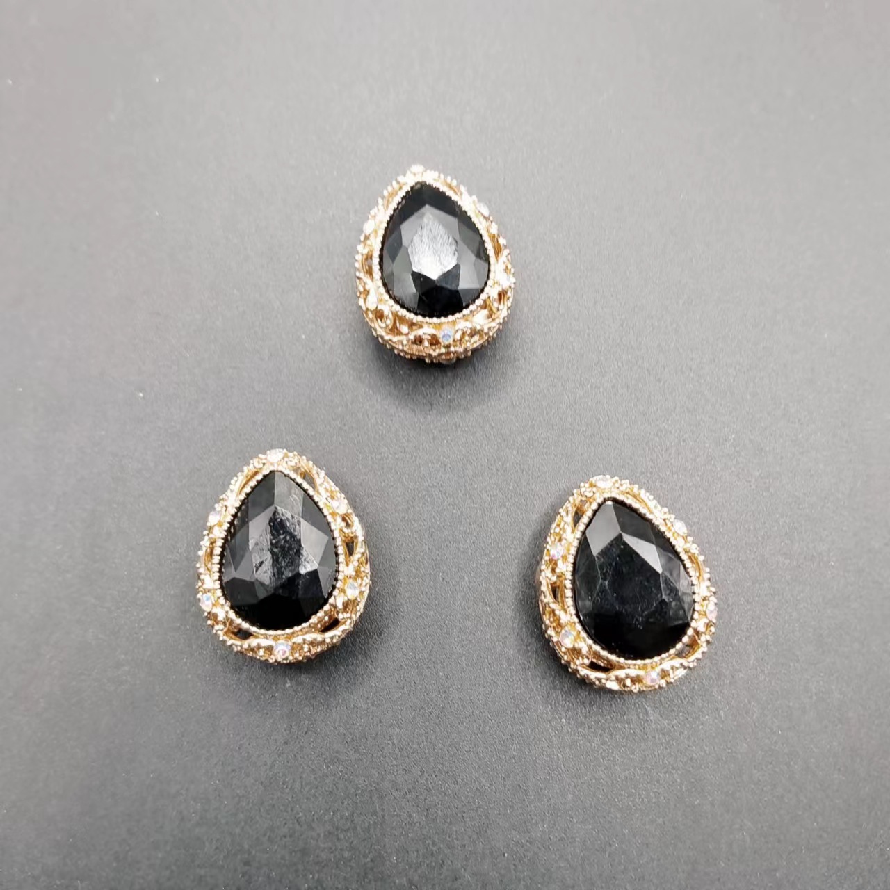 Diamant noir plaqué or