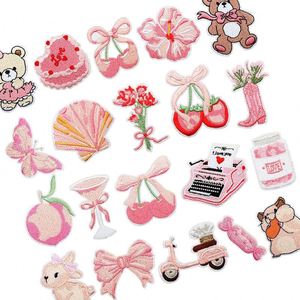 Parche Bordado Termoadhesivo Rosa para el Día de San Valentín, con Diseño de Corazón, Oso, Pastel, Mariposa y Concha, para Bodas, para Niñas - Product Image 1