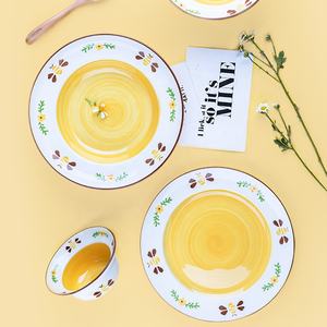 Assiettes en céramique à motif d'abeille mignonnes en gros, vaisselle, plats de service en porcelaine pour la maison - Product Image 1