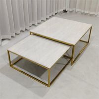 Ensemble de tables basses carrées avec plateau en marbre blanc et structure en acier inoxydable doré