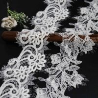 Nouvelle dentelle brodée en acrylique et polyester avec motifs floraux en relief pour robes de mariée et manches de chemisiers