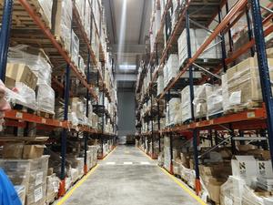 Installation logistique moderne en Espagne offrant des services de préparation, emballage, expédition, retours et gestion des stocks, avec des réponses en 24h pour les vendeurs mondiaux - Product Image 4