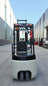 Los componentes principales de los motores de las nuevas carretillas elevadoras eléctricas compactas de 0.5 y 1 tonelada están equipados con baterías de plomo-ácido. - Product Image 5