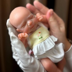 OtardDolls – poupée Reborn en Silicone de 8 pouces, miniature réaliste, fille chauve, jouet souple et extensible de 20Cm pour collectionneurs - Product Image 1