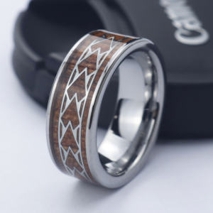 Poya หัวหอกดีไซน์ใหม่แหวนทังสเตนคาร์ไบด์ฝังไม้ Koa - Product Image 2