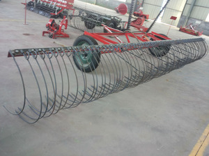 Rastrello per Fieno Agricolo Resistente con Denti Regolabili, Costruzione in Acciaio Durevole per Rastrellatura ed Espulsione Efficiente del Fieno sul Campo - Product Image 5