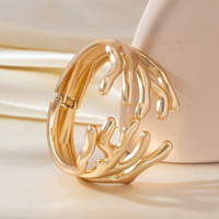 Nouveauté 2027 Bijoux de mode minimalistes Bracelet manchette ouverte asymétrique torsadé motif branche de corail pour Femme
