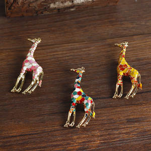 Moda lindo Animal de dibujos animados broche Pin Color <span class=keywords><strong>jirafa</strong></span> broche ropa seda bufanda hebilla decorativa ramillete broches - Product Image 3
