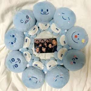 Jolies peluches bleues - Collection de fans de Kpop, jouets en peluche doux avec expression et initiales brodées personnalisées - Product Image 3