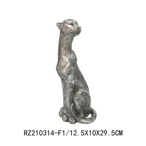 Vente en gros de sculpture de <span class=keywords><strong>panthère</strong></span> <span class=keywords><strong>noire</strong></span> de luxe personnalisée Sculpture de table décorative en résine Statue de léopard Figurine à motif animal - Product Image 4