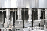Machine de remplissage automatique de jus, équipement de remplissage à chaud, ligne d'embouteillage de jus de fruits, remplisseur de liquides pour la production de bouteilles en PET et en verre