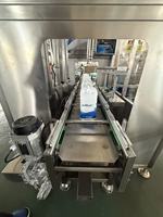 Machine de remplissage automatique isobare de canettes en plastique 220V haute précision pour la production de jus et d'eau gazeuse