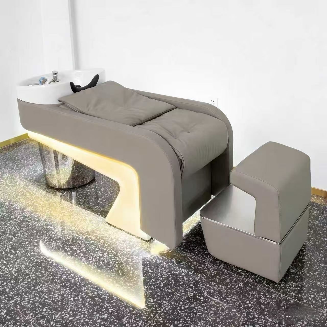 สีเทาเข้ม