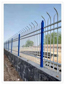 Panneaux de clôture et poteaux en <span class=keywords><strong>fer</strong></span> forgé modernes et victoriens en acier et métal avec treillis de <span class=keywords><strong>portail</strong></span> <span class=keywords><strong>coulissant</strong></span> pour maison et villa modèle 3D - Product Image 4