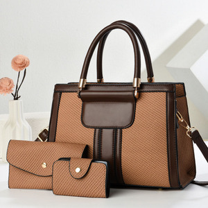 Sac fourre-tout décontracté personnalisé pour femme, portefeuille en cuir Saffiano PU avec chaîne, doublure en nylon, style designer à fermeture éclair, prix bas - Product Image 6