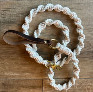 Tali Anjing Rajut Katun Handmade <span class=keywords><strong>2026</strong></span> 2025 dengan Gagang Kulit, Tali Jalan Kaki Custom Anti-Selip, Aksesoris Rajut Khusus - Product Image 1