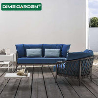 Ensemble de canapé et table basse d'extérieur décontracté et simple ; Chaises de canapé en osier ; Mobilier de jardin minimaliste moderne et mobile pour patios et jardins