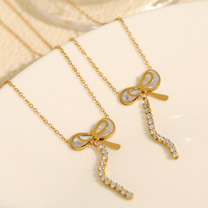 สร้อยคอรูปโบว์สีทองประดับมุกและพู่เพชรสำหรับผู้หญิงใส่ได้ทุกวัน - Product Image 2