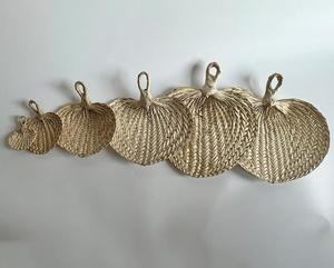 Abanicos Tejidos de Paja de Bambú y Rafia Natural, Hechos a Mano en China, Color Natural, para el Verano - Product Image 5