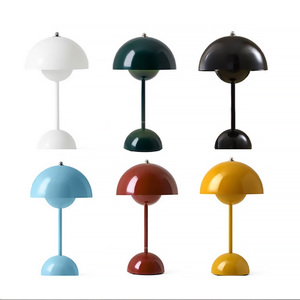 Petite <span class=keywords><strong>lampe</strong></span> <span class=keywords><strong>de</strong></span> <span class=keywords><strong>table</strong></span> <span class=keywords><strong>de</strong></span> designer nordique pour salle d'étude et chambre à coucher <span class=keywords><strong>de</strong></span> style européen avec <span class=keywords><strong>lampe</strong></span> <span class=keywords><strong>de</strong></span> <span class=keywords><strong>table</strong></span> <span class=keywords><strong>de</strong></span> chevet à charge sans fil - Product Image 4