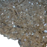 Robe de scène brodée de dentelle et de sequins brillants en tissu respirant sur mesure pour l'industrie lourde, idéale pour les mariages et les accessoires pour filles
