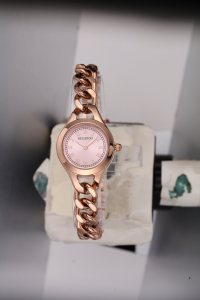 Montre-bracelet en alliage de quartz durable de qualité supérieure avec fermoir en cuivre et résistance à l'eau 3ATM - Product Image 4