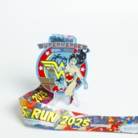 Médailles sportives personnalisées sur le thème des super-héros, en alliage de zinc, émail souple, médailles de course avec ruban imprimé