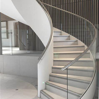 Escalier en arc, escalier courbé, poutre métallique thermolaquée pour l'intérieur d'une villa
