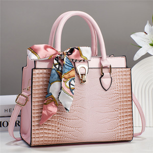 Sac fourre-tout pour femme, motif <span class=keywords><strong>crocodile</strong></span> embossé, grande capacité, tendance, polyvalent, décoration avec écharpe en soie, forme carrée de haute qualité - Product Image 4