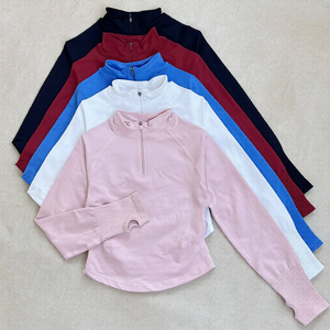 Veste de sport OEM en gros pour femme, coupe ajustée, col montant, demi-zip, à manches longues, avec logo personnalisé, idéale pour la gym et le yoga - Product Image 4