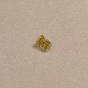 IGI Certified 5.00 Carat Yellow Radiant Cut Lab Grown Diamond with VVS1 Clarity Exquisite Brilliance and Luxury - Product Image 1