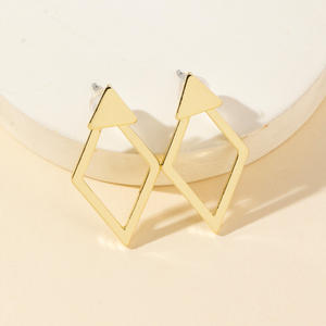 महिलाओं के फैशन गहने न्यूनतम सामान के लिए अलग-अलग आकारों के लिए अनुकूलित स्टड ईयररिंग्स के लिए अलग-अलग आकार के ज्यामितीय अलग - Product Image 2