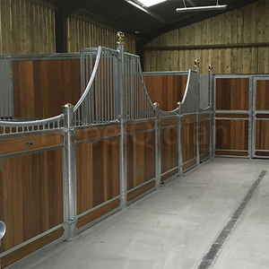 Establo de caballos asequible, Frente deslizante con parte inferior a la parrilla para la mejor ventilación, alimentador giratorio, ventana socializadora que se puede abrir - Product Image 2