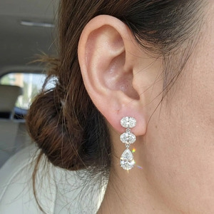 Pendientes de Diamantes de Lujo de 4 Quilates con Tres Piedras para Mujer, Estilo Trilogía Clásica, Joyería Ideal para Regalo de Boda - Product Image 4