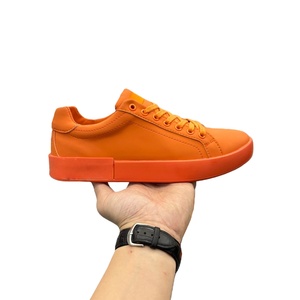 Mocassins décontractés bas de gamme orange vif en cuir véritable mat avec design uni et semelle en caoutchouc pour hommes - Product Image 1