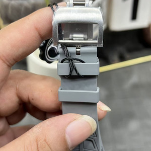 Une nouvelle montre mécanique de luxe haut de gamme pour homme, tendance, avec réserve de marche, bracelet en caoutchouc étanche et cadran squeletté. - Product Image 5