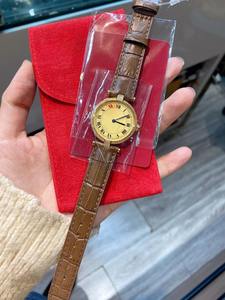 นาฬิกาจักรกลอัตโนมัติที่ทันสมัยและหรูหรา หน้าปัดสีเบจ สายหนังวัวลายจระเข้ ประดับด้วยสปิเนลสังเคราะห์สีน้ำเงิน - Product Image 5