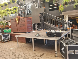 Plateforme de scène carrée en alliage d'aluminium SGAIER TRUSS AS-12, design modulaire pré-assemblé, capacité de charge de 1000 kg, dimensions 1x2 m - Product Image 2