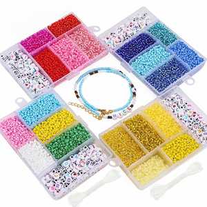 Kit de Fabricación de Joyas, Caja de 6 Compartimentos, Cuentas de Vidrio Coloridas con Letras Acrílicas, Set para Manualidades DIY - Product Image 2