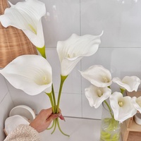 Bunga Calla Lilies EVA Batang Panjang Seperti Asli untuk Dekorasi Meja Dalam Ruangan, Rangkaian Bunga untuk Tempat Pernikahan