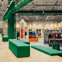 Étagère de présentation pour magasin de sport personnalisée, vitrine en bois avec éclairage LED pour vêtements de sport, directement de l'usine