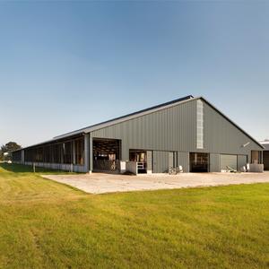 Struttura in Acciaio Leggero per Stalla di Mucche con Caratteristiche Anti-Corrosione e Antiruggine, Moderna <span class=keywords><strong>RT</strong></span> con Garanzia di 1 Anno - Product Image 1