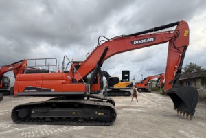 รถขุดไฮดรอลิกตีนตะขาบ Doosan DX225 มือสอง น้ำหนัก 22 ตัน รุ่นปี 2024 สภาพดี มอเตอร์หลัก ปั๊มไฮดรอลิก MOOG ผ่านการทดสอบแล้ว - Product Image 2