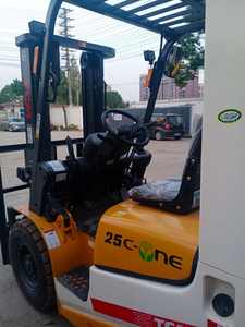 Chariot élévateur diesel TCM d'occasion à bas prix, 2,5 tonnes, haute qualité, 3 mètres, personnalisable avec vérin. - Product Image 5