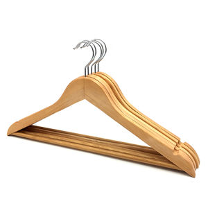 ไม้แขวนเสื้อไม้คุณภาพเยี่ยมสำหรับผู้ชาย ขายตรงจากโรงงาน รับผลิตไม้แขวนเสื้อไม้พร้อมโลโก้ตามสั่ง - Product Image 1