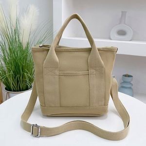 Sac fourre-tout en toile écologique personnalisé avec logo publicitaire, impression couleur sur coton, poche intégrée et motif lettres - Product Image 4