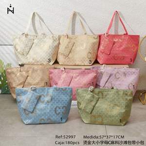 Sac de plage en lin avec lettre C estampillée or et petite pochette 57x37x17cm - Product Image 1