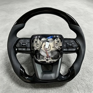 Volant de voiture personnalisé noir piano pour <span class=keywords><strong>Toyota</strong></span> LC300, LC79, LC70, Camry, LC500, 500h (2016-2026) – Amélioration intérieure - Product Image 1